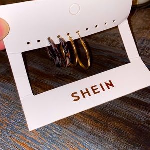 Set of two hoop earrings